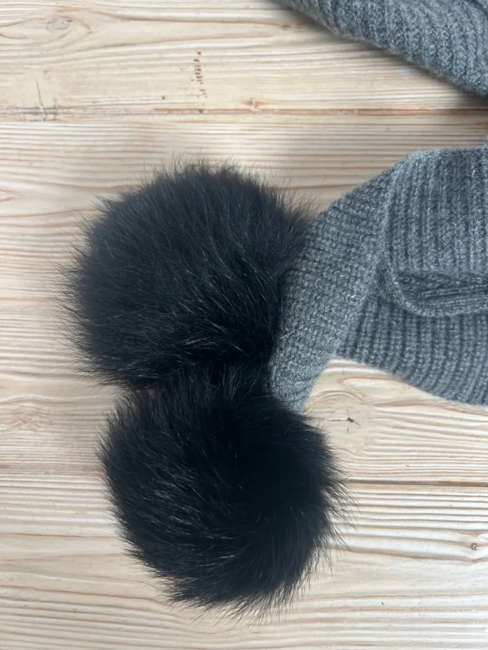 Rag & Bone 100% Cashmere Scarf Gray Black Fur Pom Poms